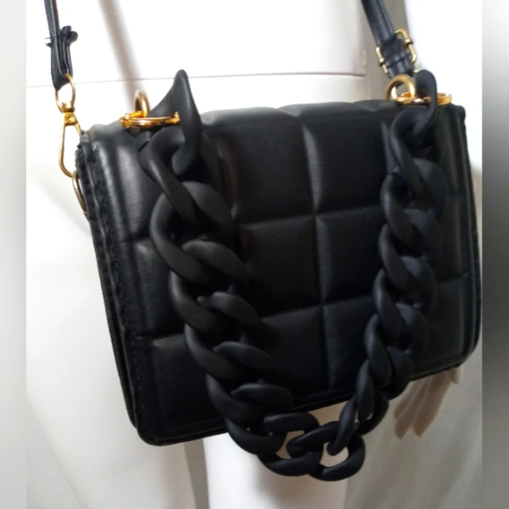 Black Quilted Crossbody Bag w/Detachable Straps - Picture 10 of 10